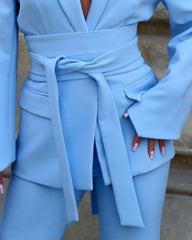 Solid color two-piece set with lapels and waist