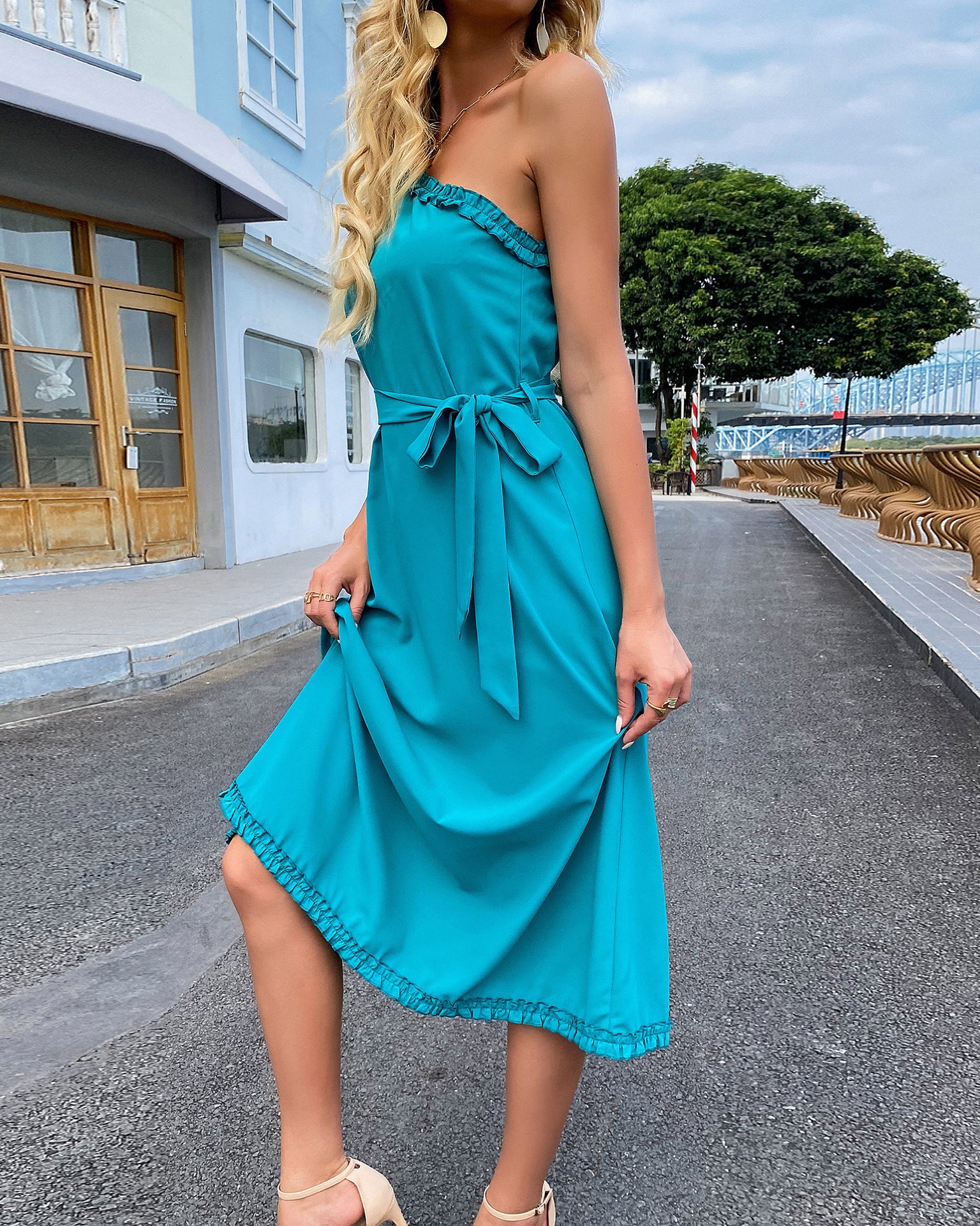 Casual slant shoulder style slim dress