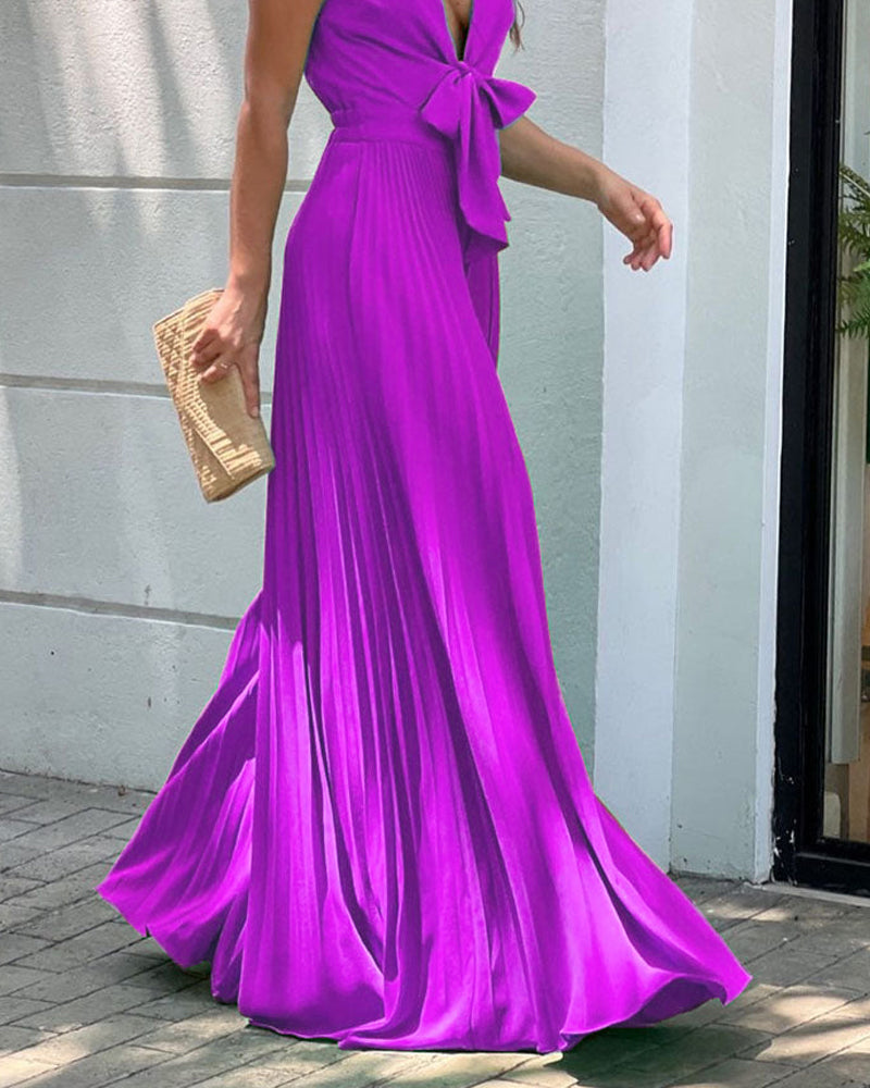 Fashionable V-neck Sleeveless Pleated Jumpsuit