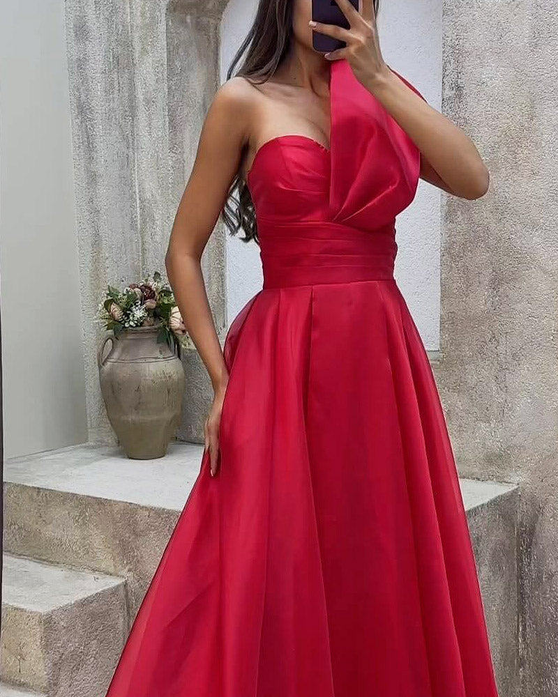 Solid Color One Shoulder Dress